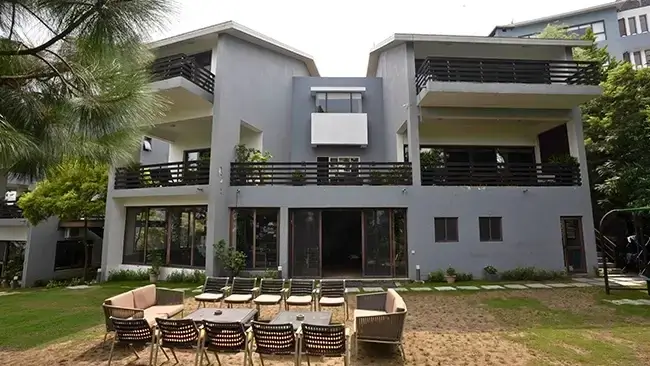 Estate 5 @ the friends-family